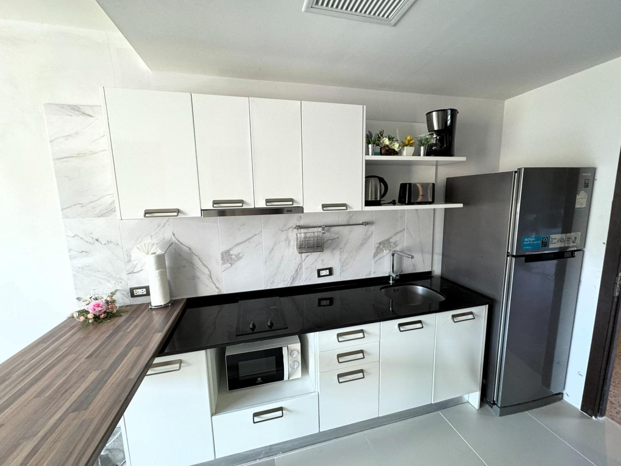 Private Apartment At Emerald Terrace Patong Esterno foto