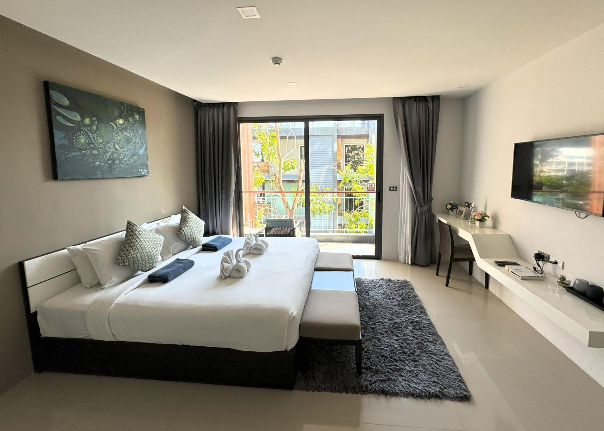 Private Apartment At Emerald Terrace Patong Esterno foto