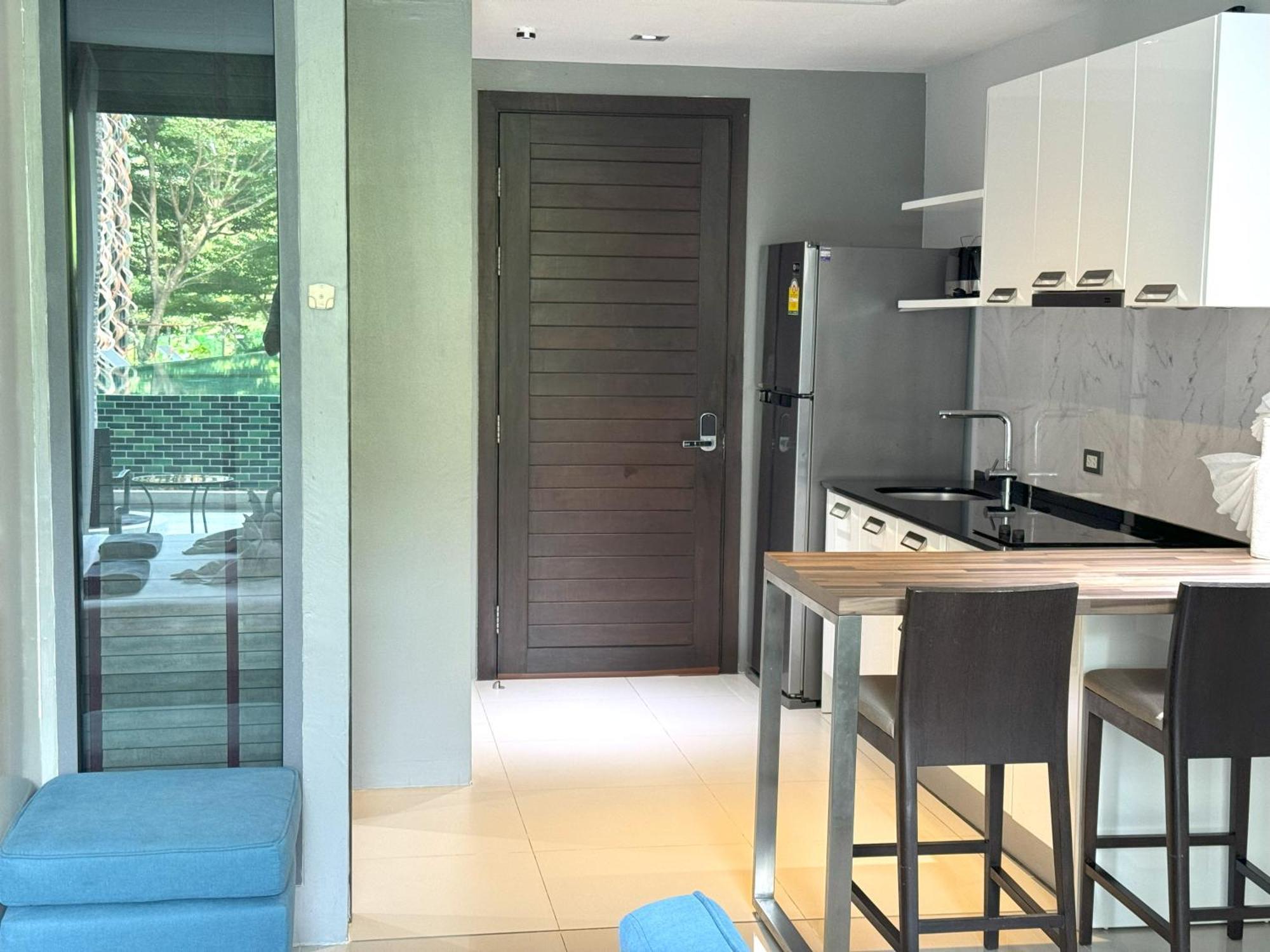 Private Apartment At Emerald Terrace Patong Esterno foto