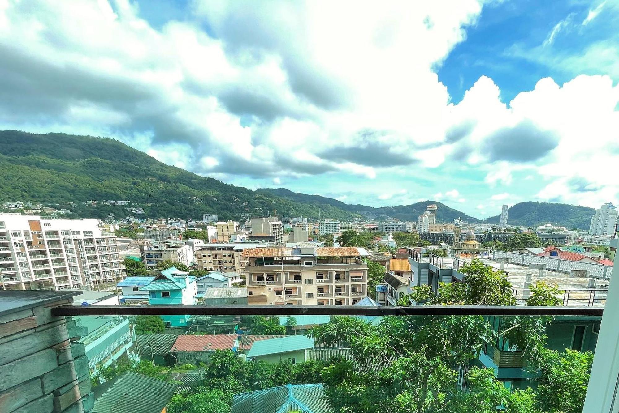 Private Apartment At Emerald Terrace Patong Esterno foto