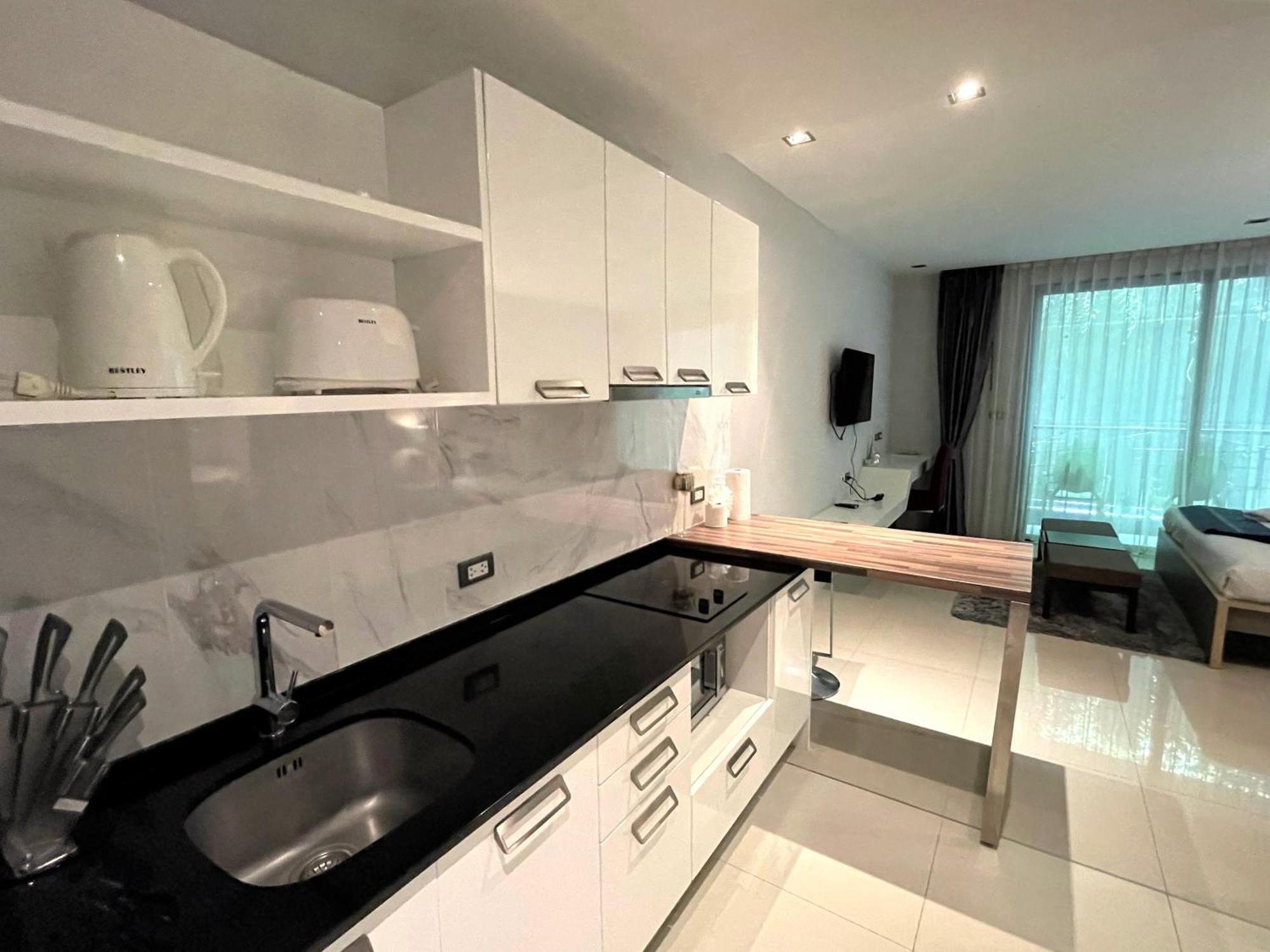 Private Apartment At Emerald Terrace Patong Esterno foto