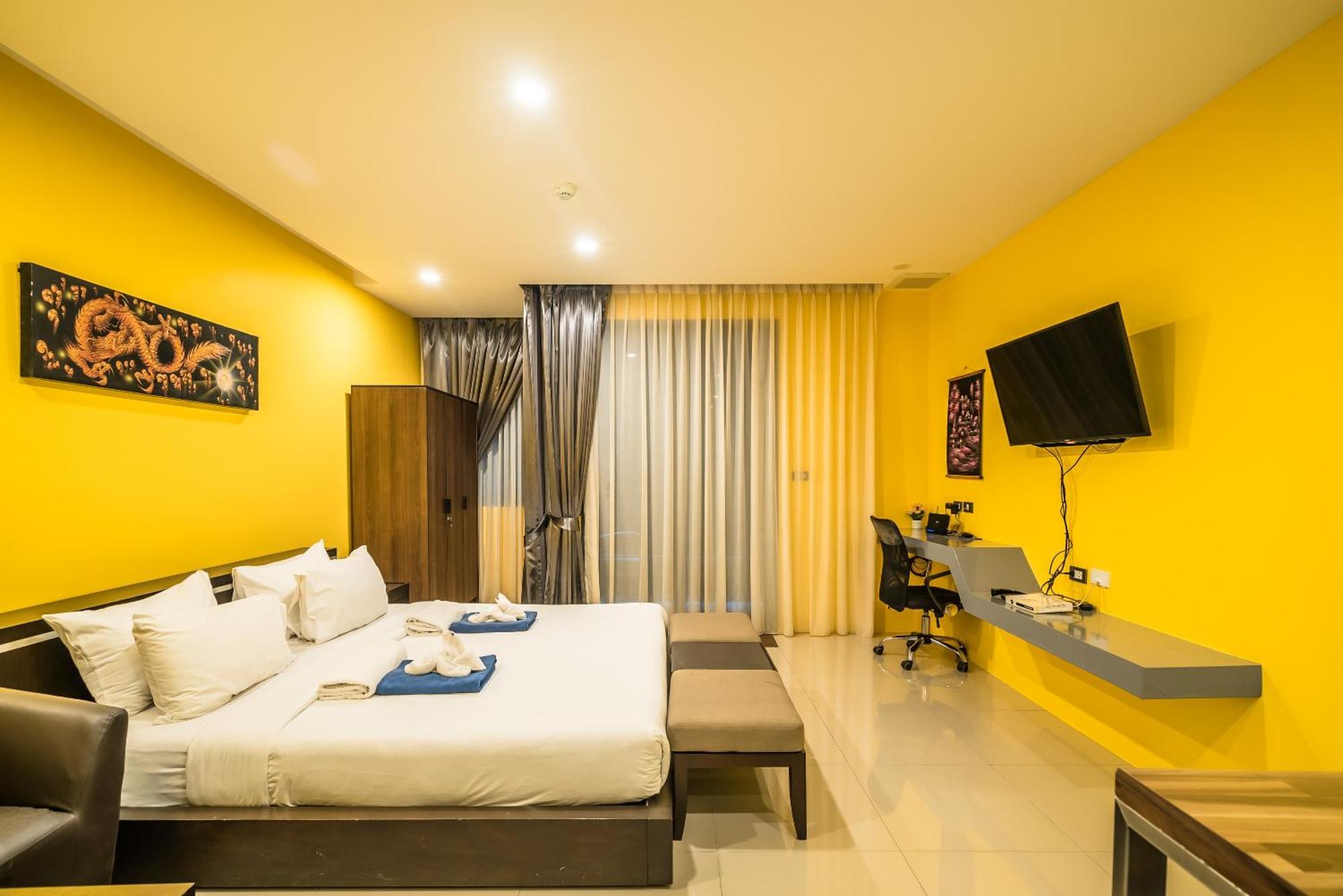Private Apartment At Emerald Terrace Patong Esterno foto